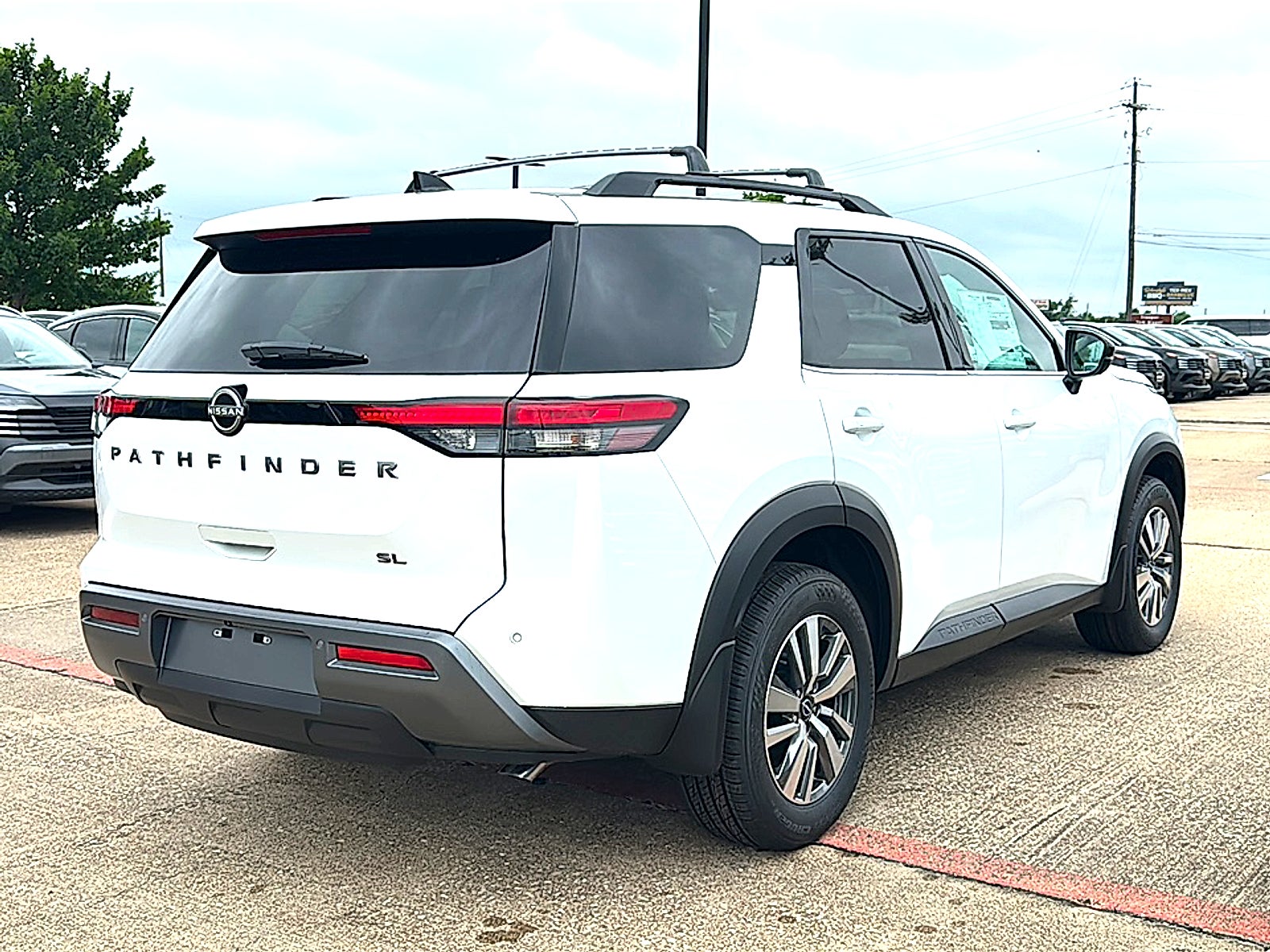 2026 Nissan Pathfinder SL