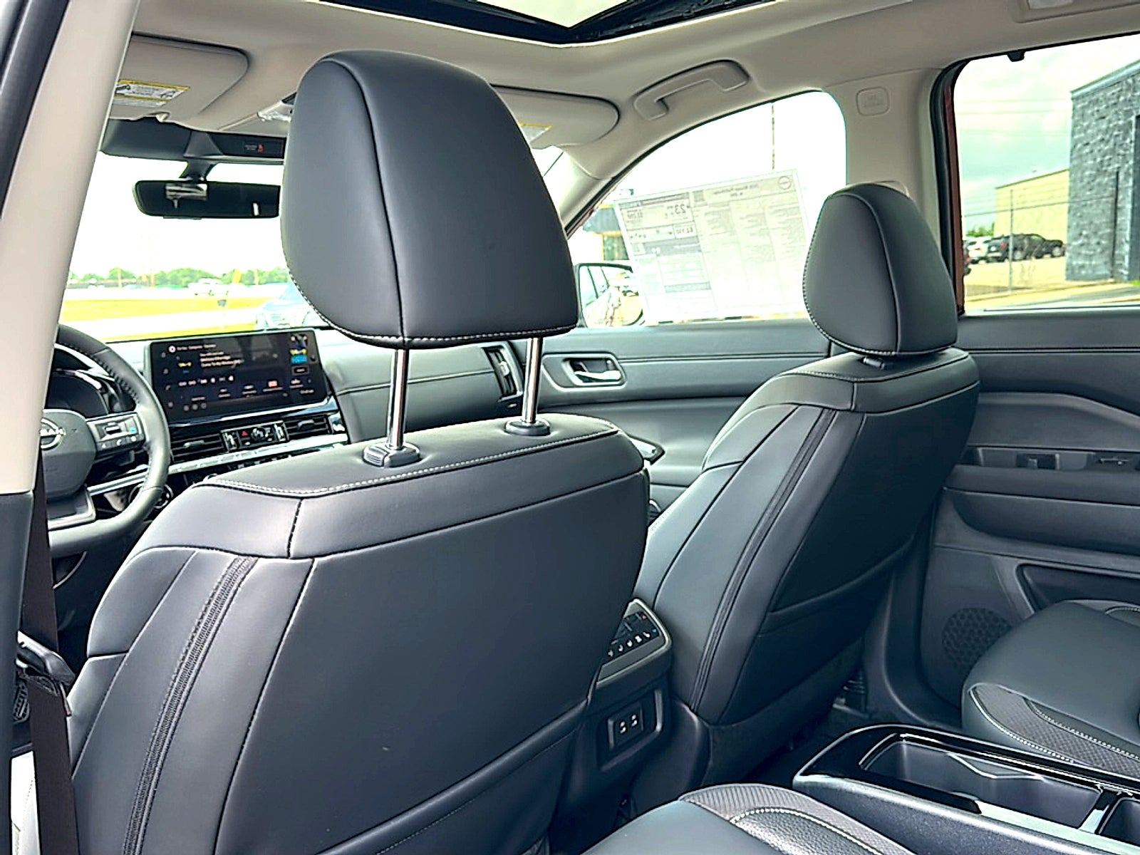2026 Nissan Pathfinder SL