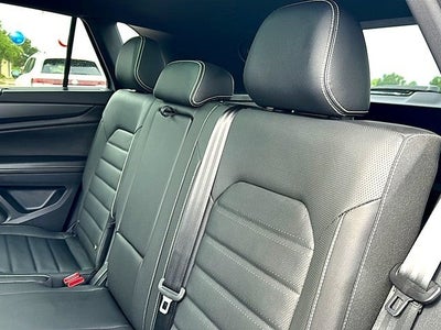 2026 Volkswagen Atlas Cross Sport 2.0T SEL R-Line Black