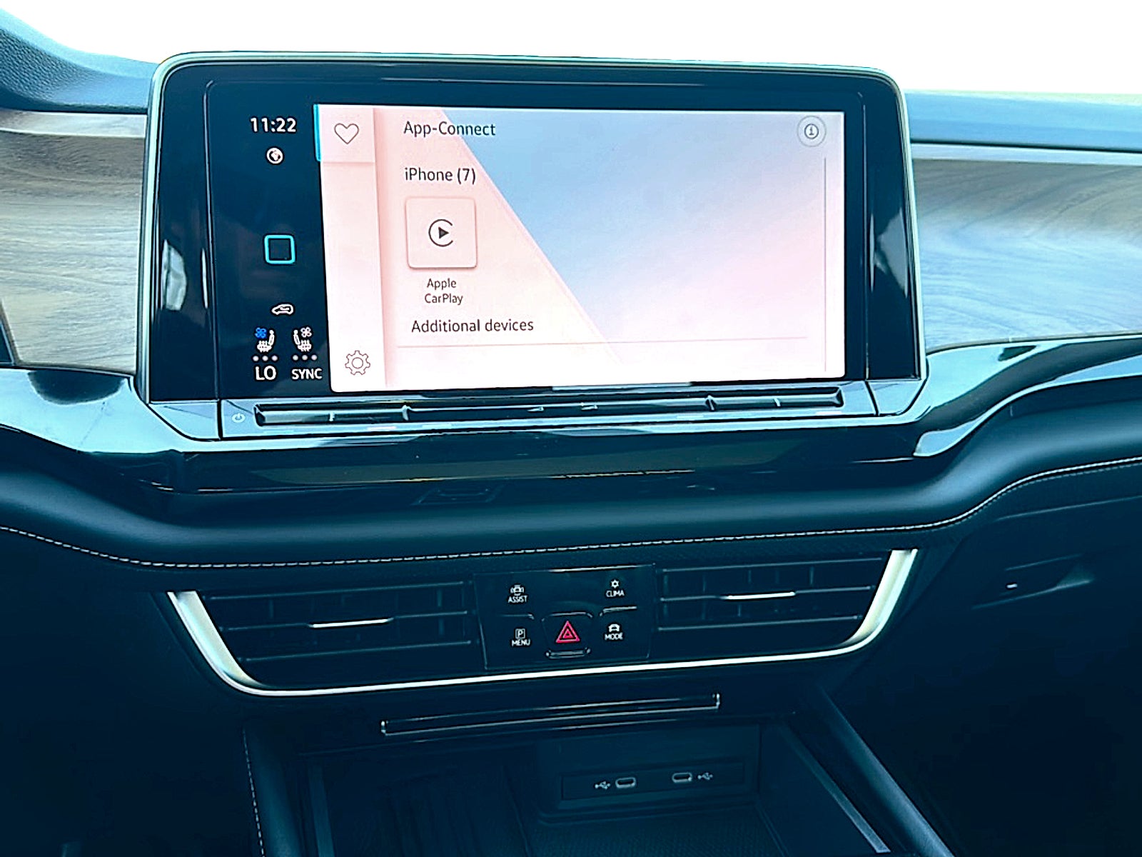2026 Volkswagen Atlas SE with Technology