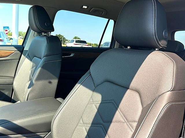 2026 Volkswagen Atlas 2.0T SE w/ Technology