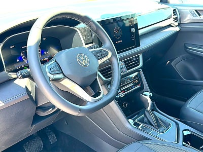 2026 Volkswagen Taos SE Black