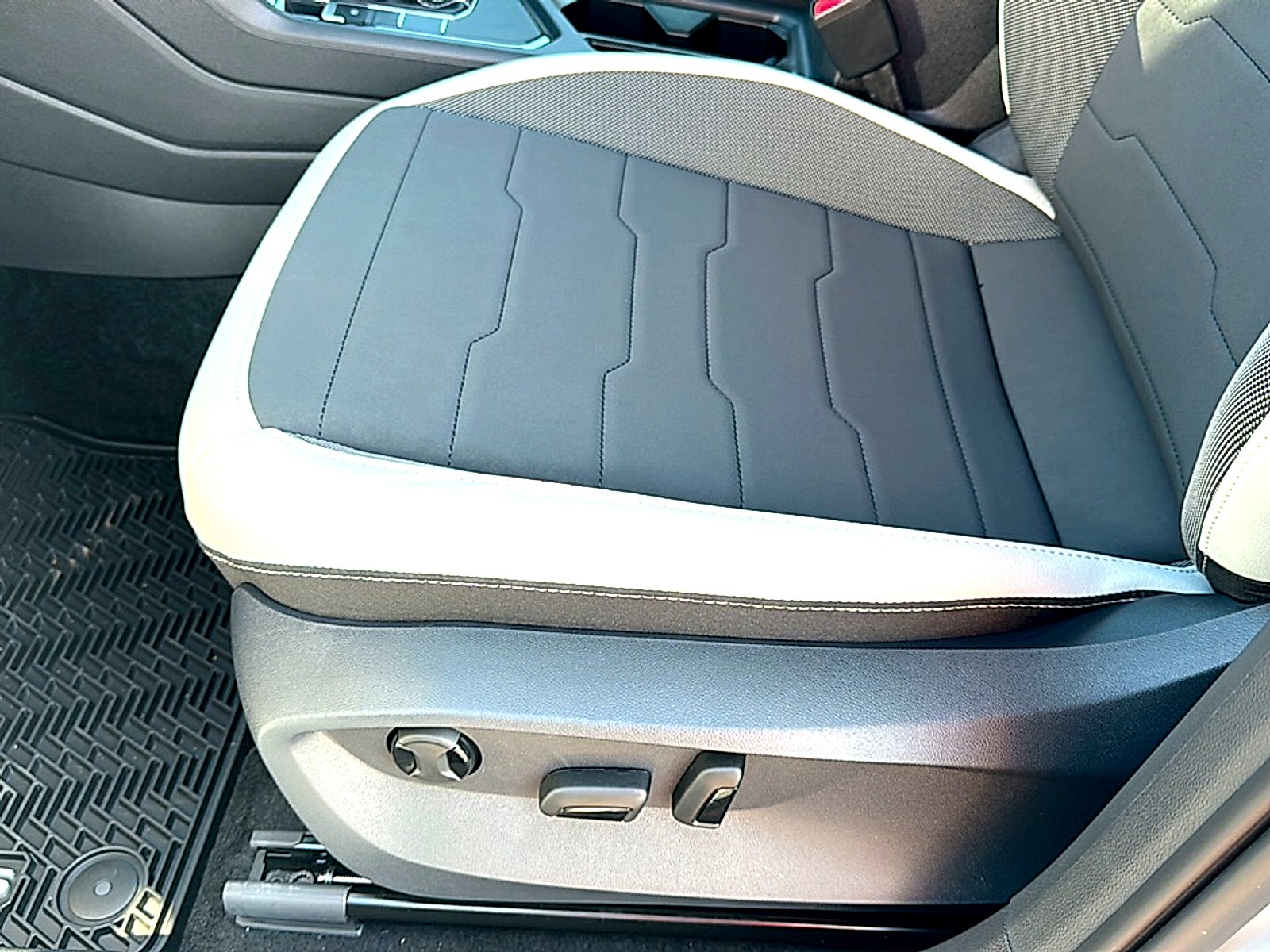 2027 Volkswagen Taos SE