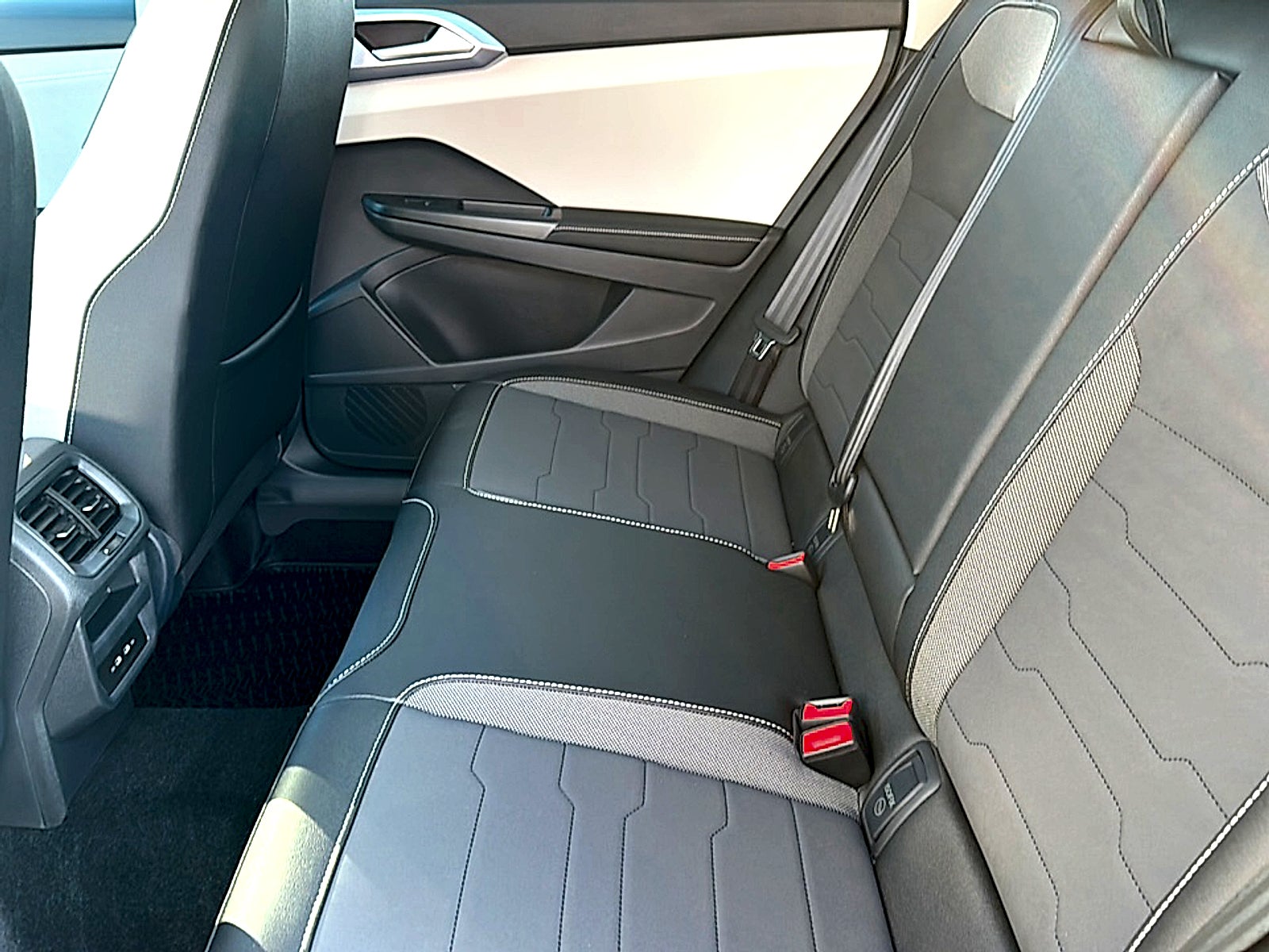 2027 Volkswagen Taos SE