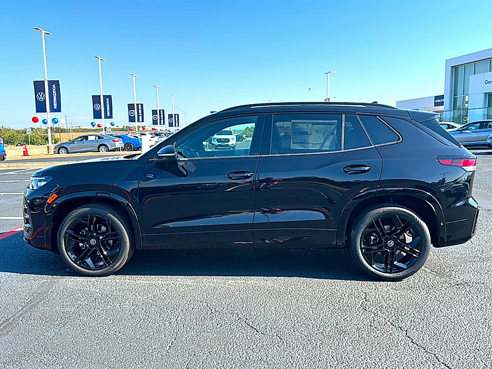 2026 Volkswagen Tiguan SE R-Line Black