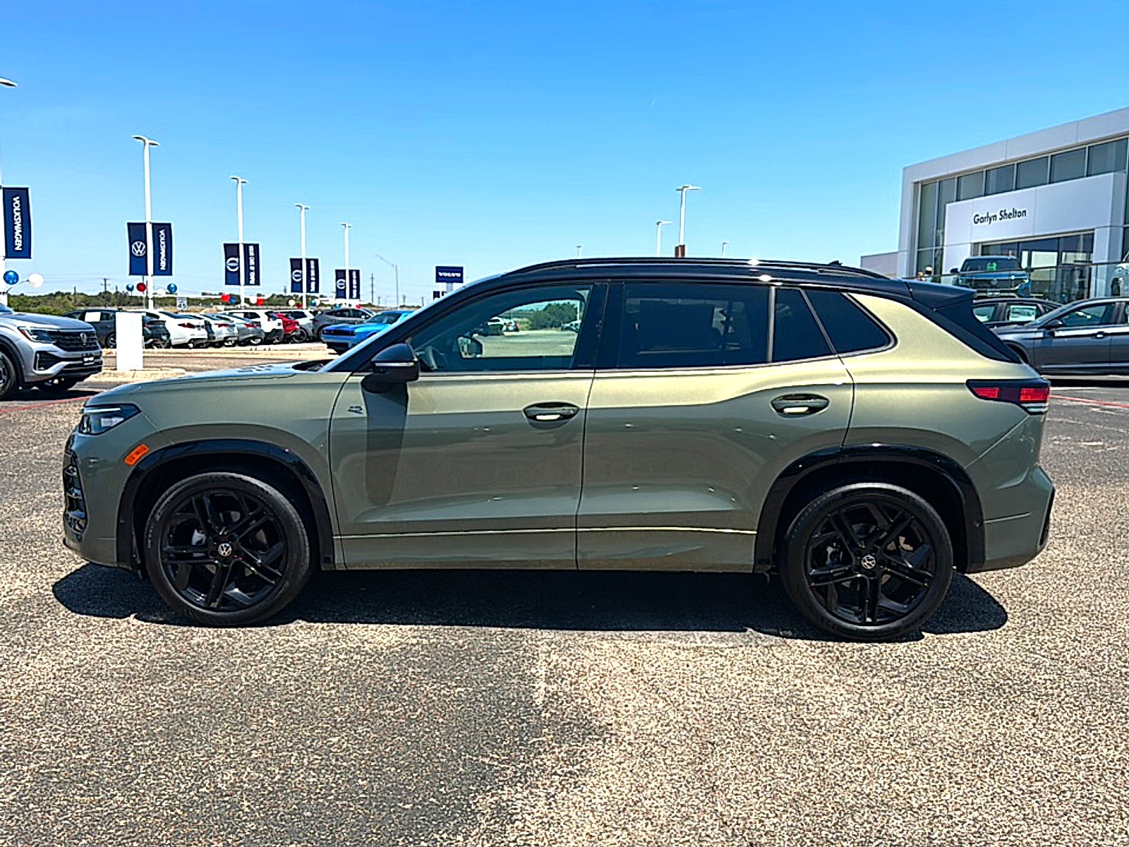 2026 Volkswagen Tiguan SE R-Line Black