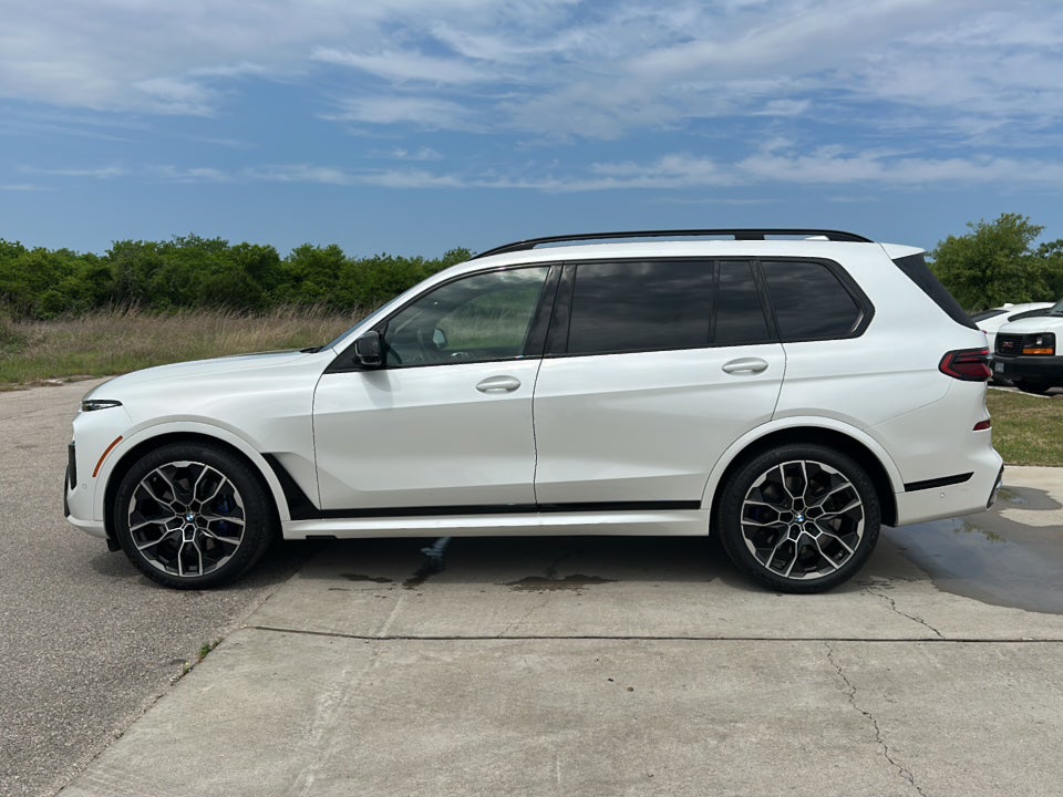 2024 BMW X7 M60i