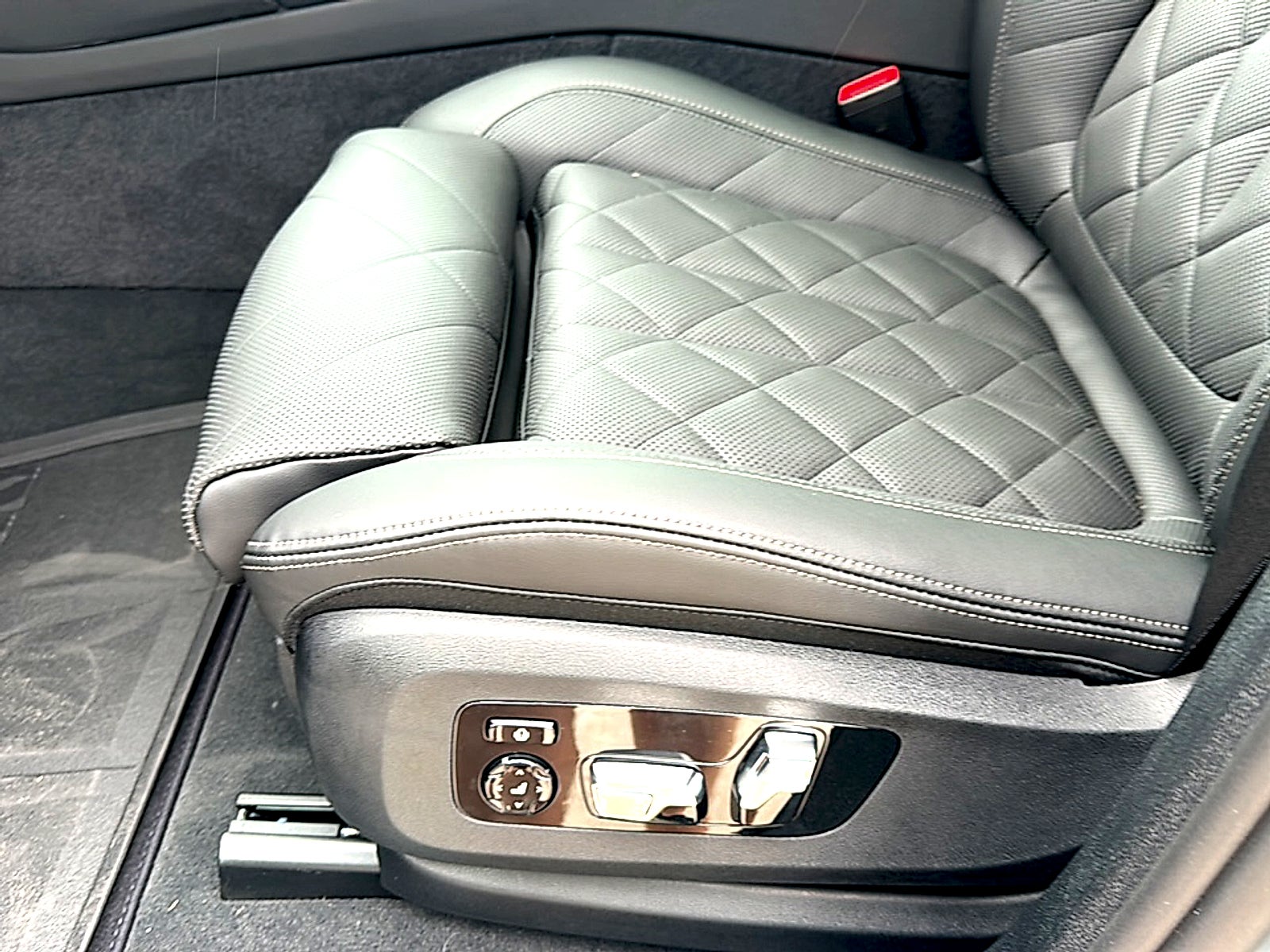 2027 BMW X6 xDrive40i