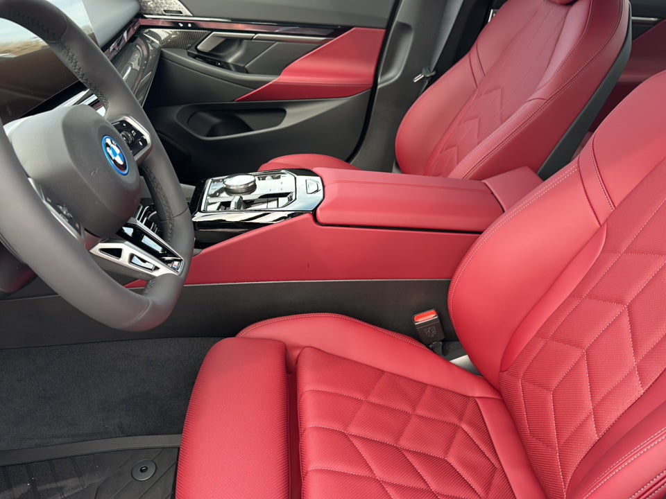 2026 BMW 5 Series 550e xDrive