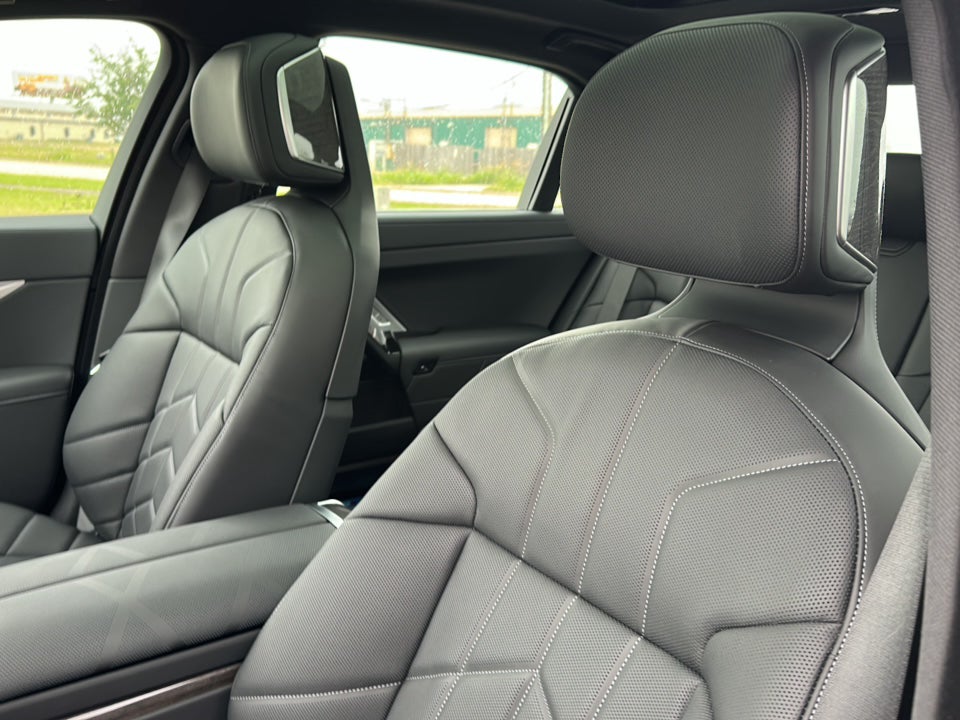 2026 BMW 7 Series 740i