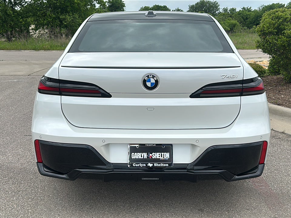2026 BMW 7 Series 740i