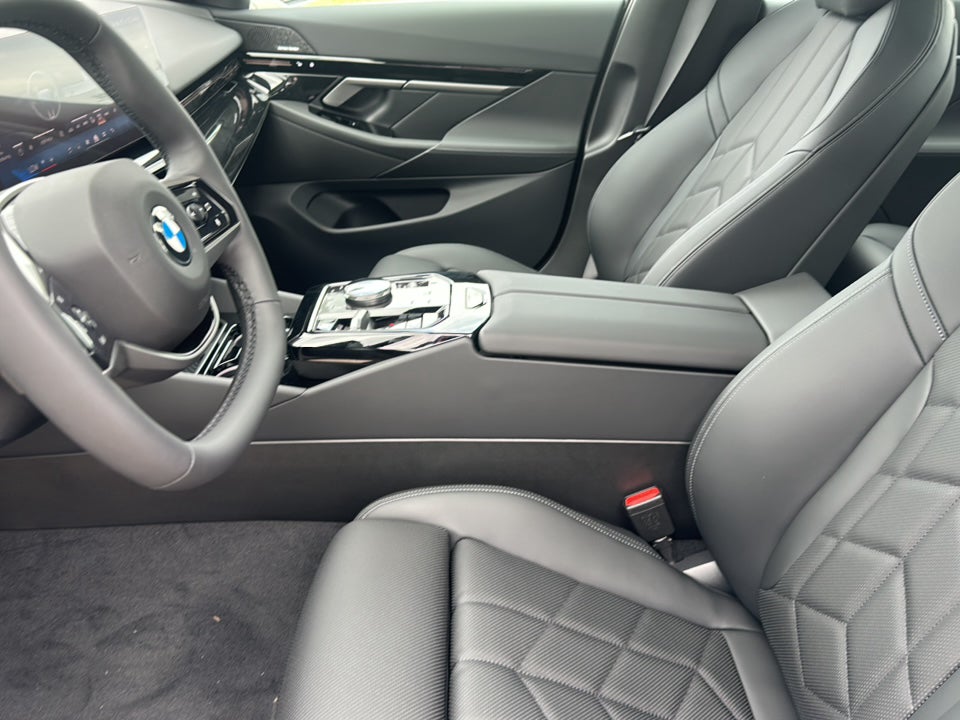 2026 BMW 5 Series 530i