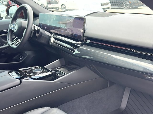 2025 BMW 5 Series 530i