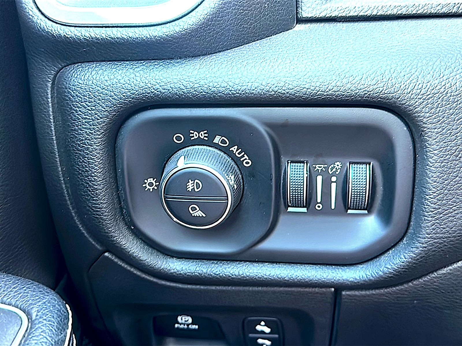 2024 RAM 1500 Laramie Crew Cab 4x4 5'7" Box